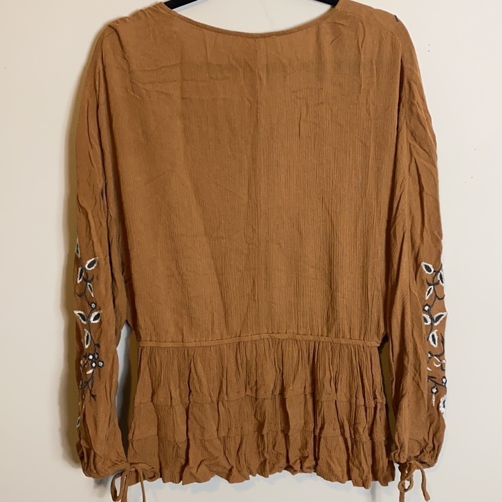 Entro Boho Tan embroidered long sleeve top size M - Picture 2 of 5